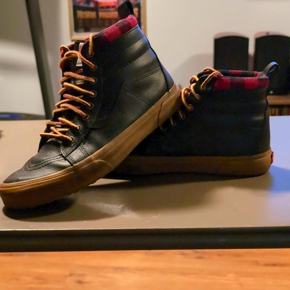 VANS Black Leather Upper SK8 Hi Top Skate Shoes Gum Lower Men’s 10.5